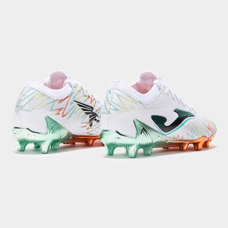 STRIKER 2502 WHITE FIRM GROUND